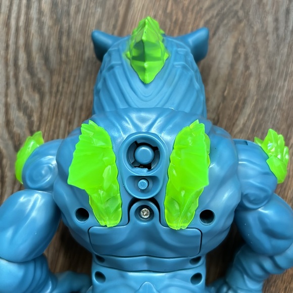 Beast Lab Shark Beast Creator Experiment Action Figure Toy, 7-1/2”. Blue, Green. - Picture 4 of 11